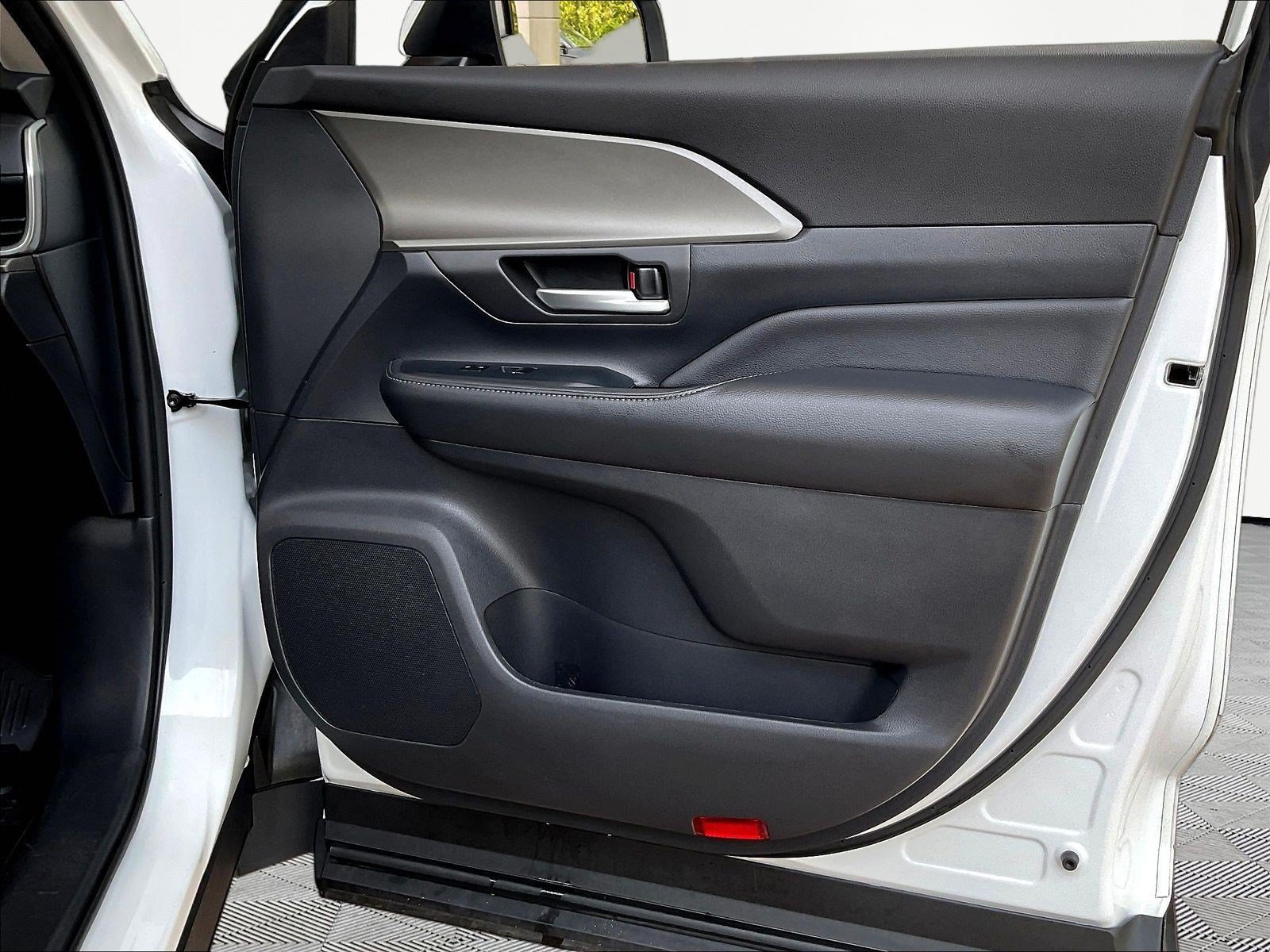 Certified 2024 Toyota Grand Highlander AWD image 29