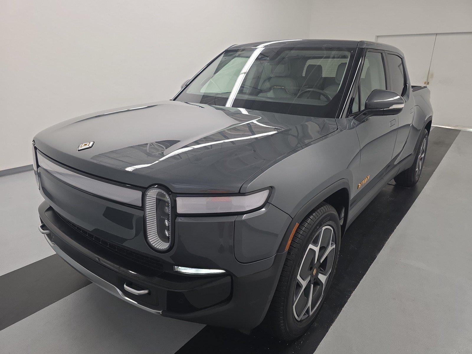Used 2024 Rivian R1T Adventure AWD/4WD image 1