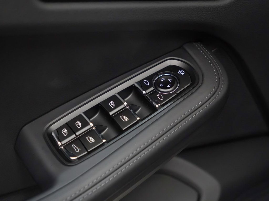 Certified 2025 Porsche Macan image 23