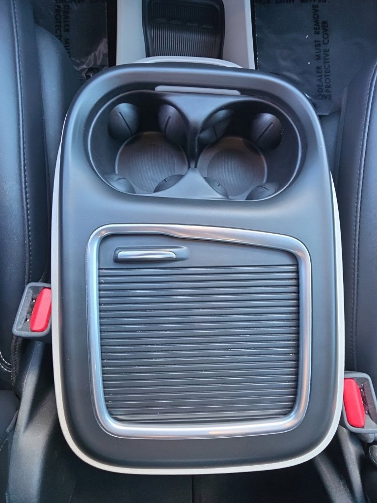 Used 2024 Chrysler Pacifica Touring-L FWD image 29