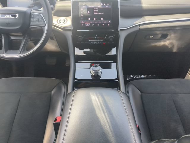 Used 2023 Jeep Grand Cherokee Altitude RWD image 17