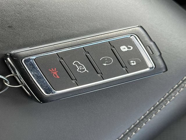 Used 2024 Jeep Grand Cherokee Overland w/ Luxury Tech Group IV AWD/4WD image 10