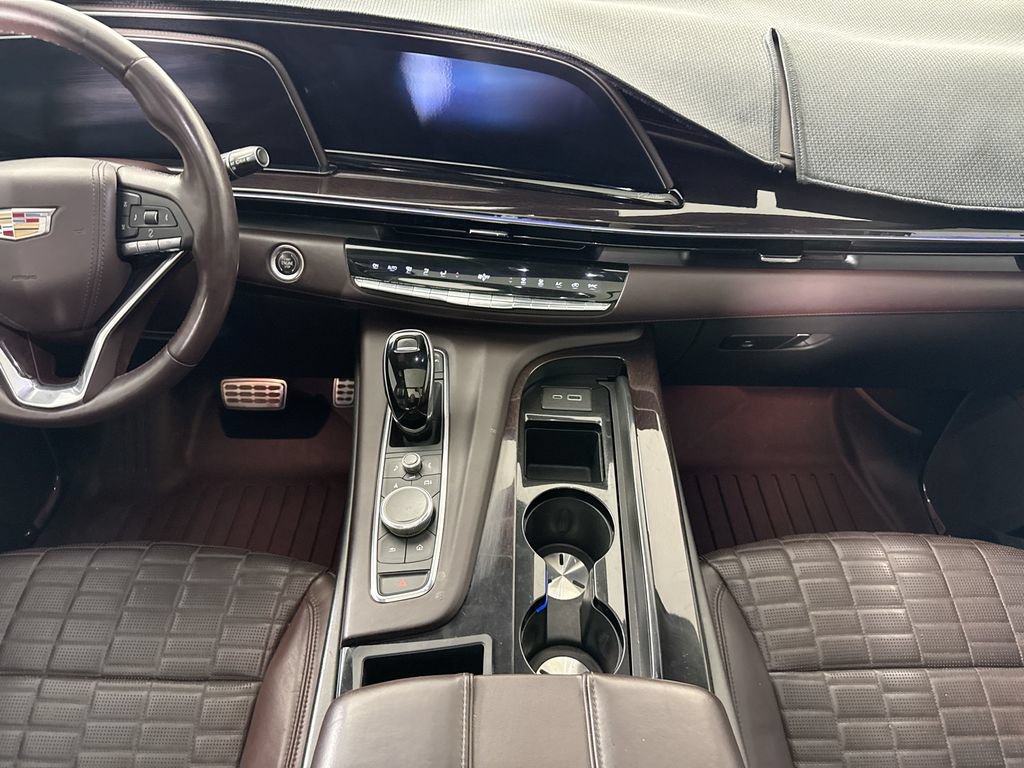 Used 2022 Cadillac Escalade Sport Platinum w/ LPO, ONYX Package AWD/4WD image 14
