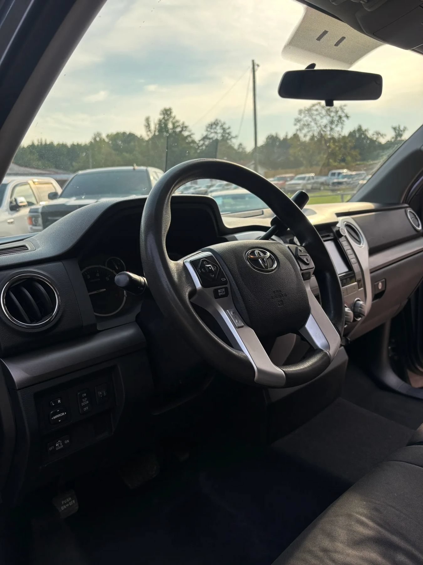 Used 2014 Toyota Tundra SR5 AWD/4WD image 10