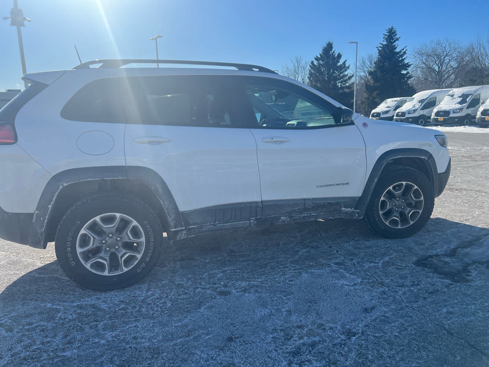 Used 2022 Jeep Cherokee Trailhawk image 4