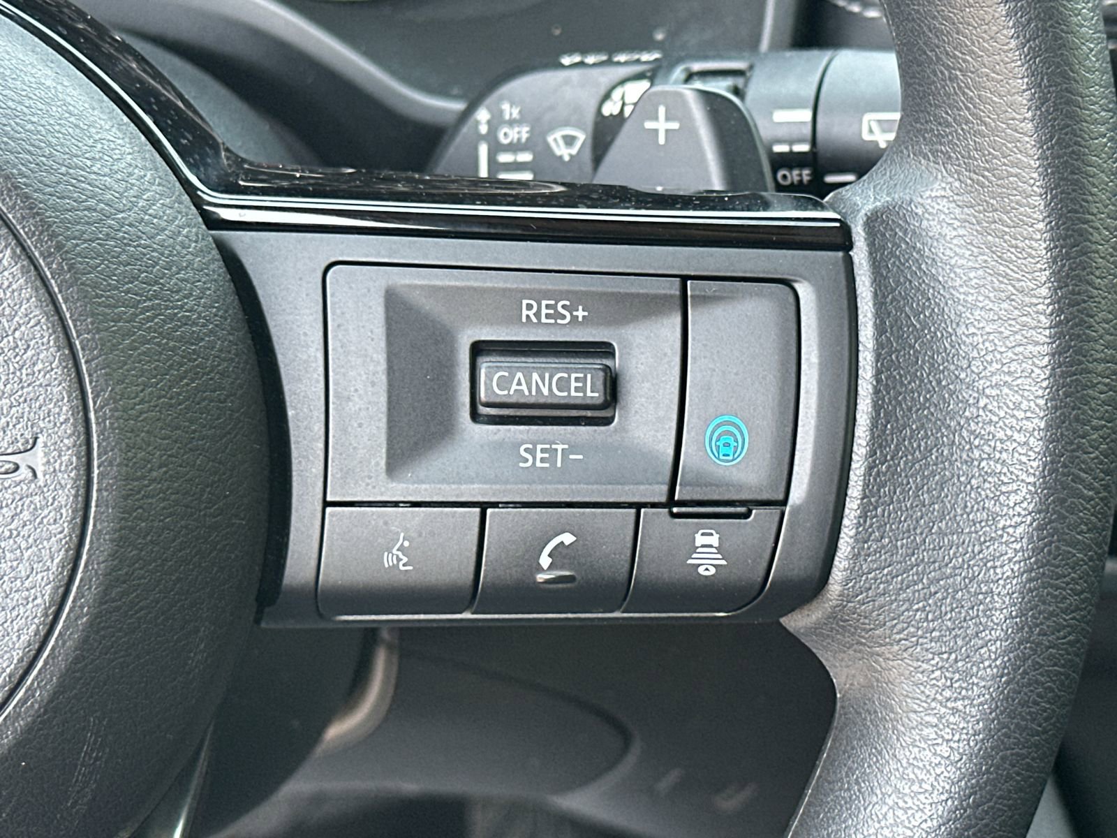 Used 2023 Nissan Rogue SV image 24