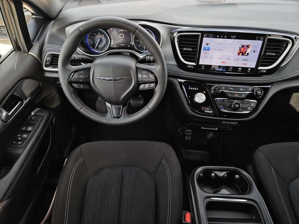 Used 2024 Chrysler Pacifica Touring FWD image 26