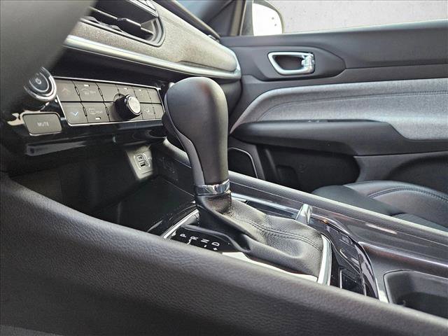 Used 2025 Jeep Compass Latitude image 12