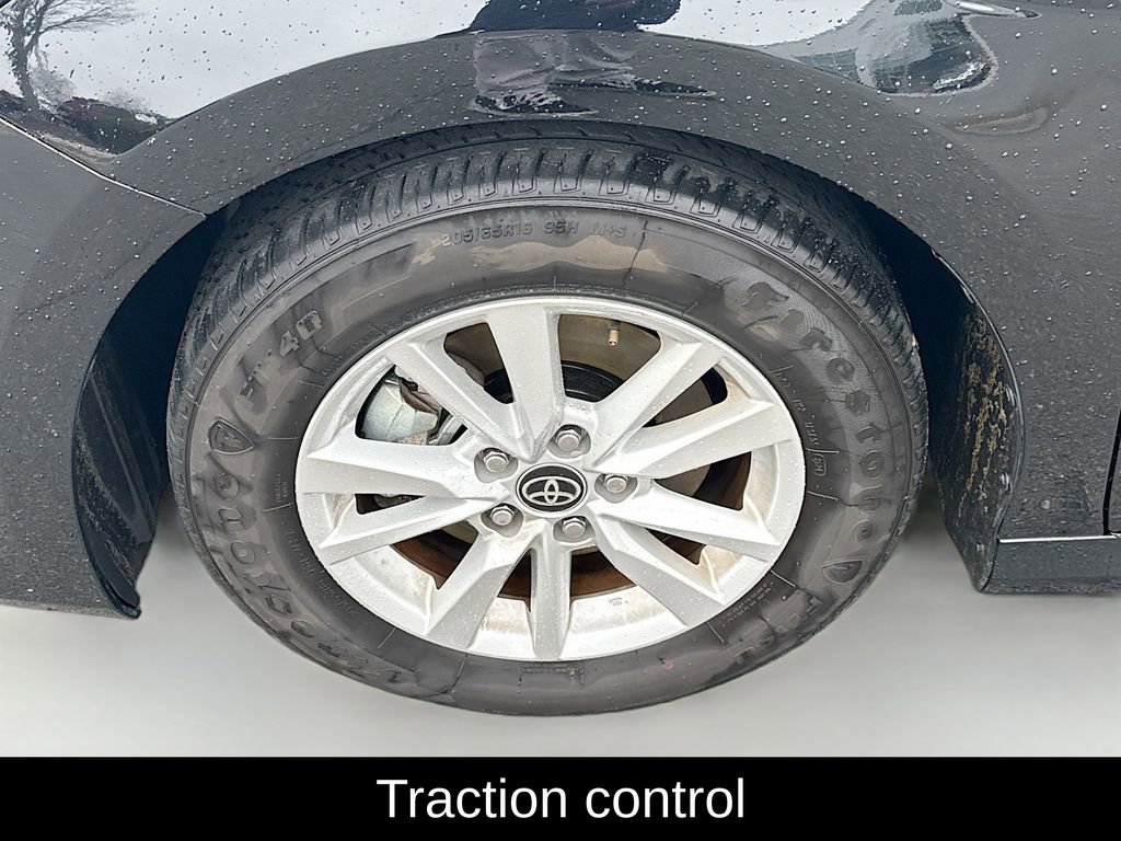 Used 2025 Toyota Camry LE image 4