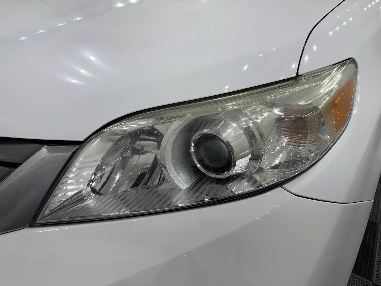 Used 2011 Toyota Sienna XLE FWD image 32