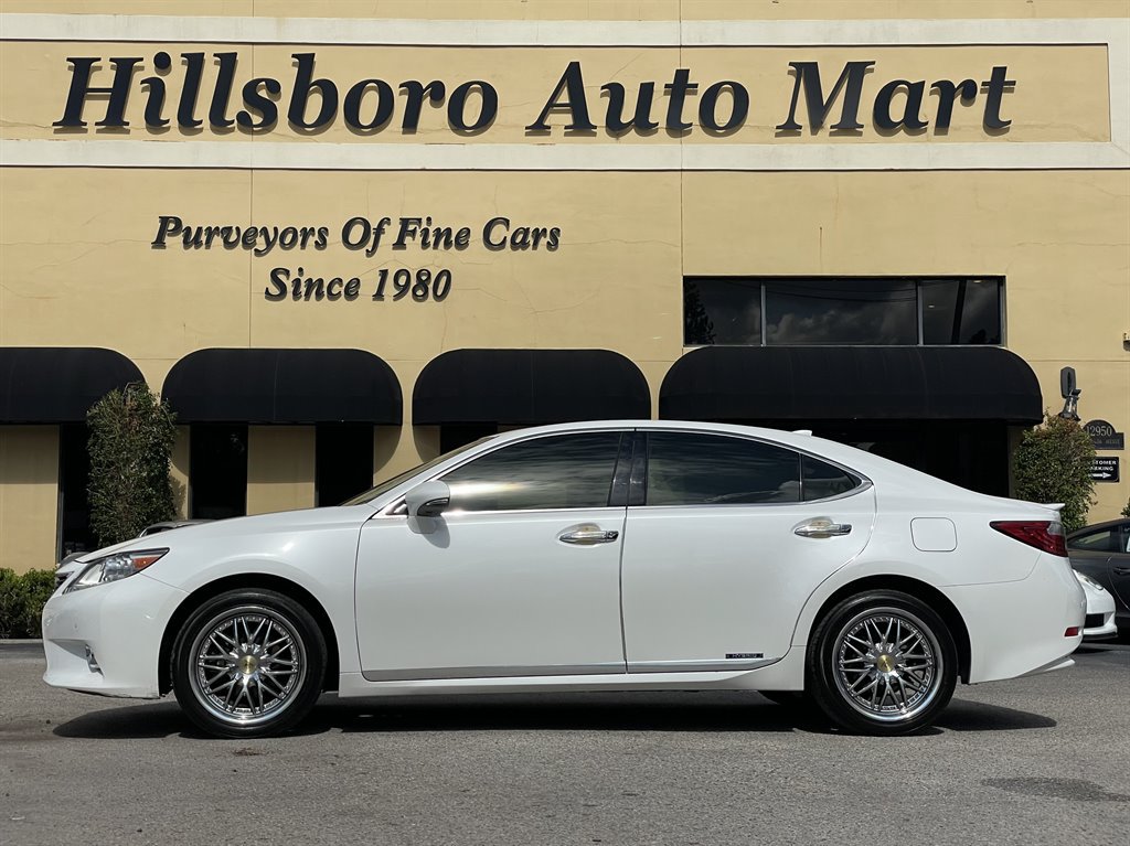 Used 2015 Lexus ES 300h w/ Navigation System Package FWD image 3