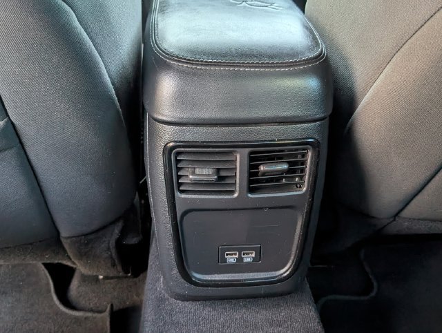 Used 2020 Dodge Charger SXT w/ Driver Convenience Group RWD image 18