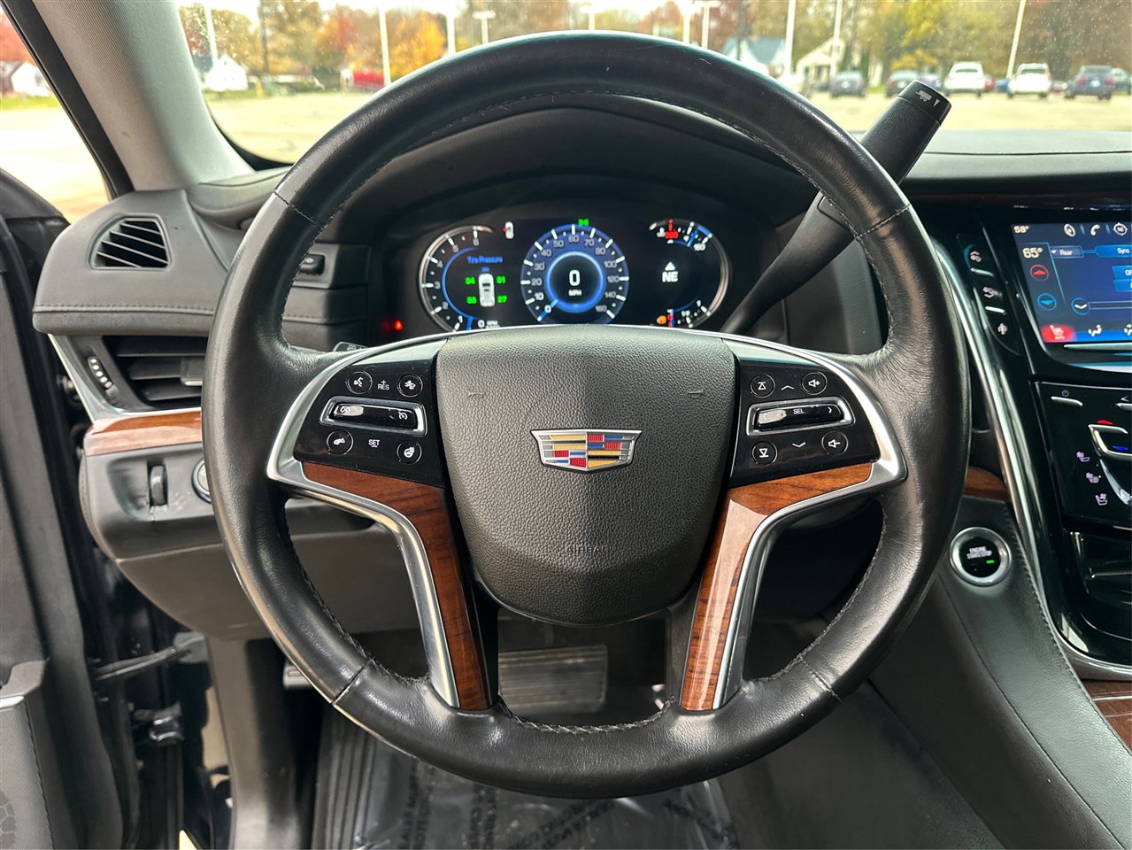 Used 2016 Cadillac Escalade ESV Luxury image 18
