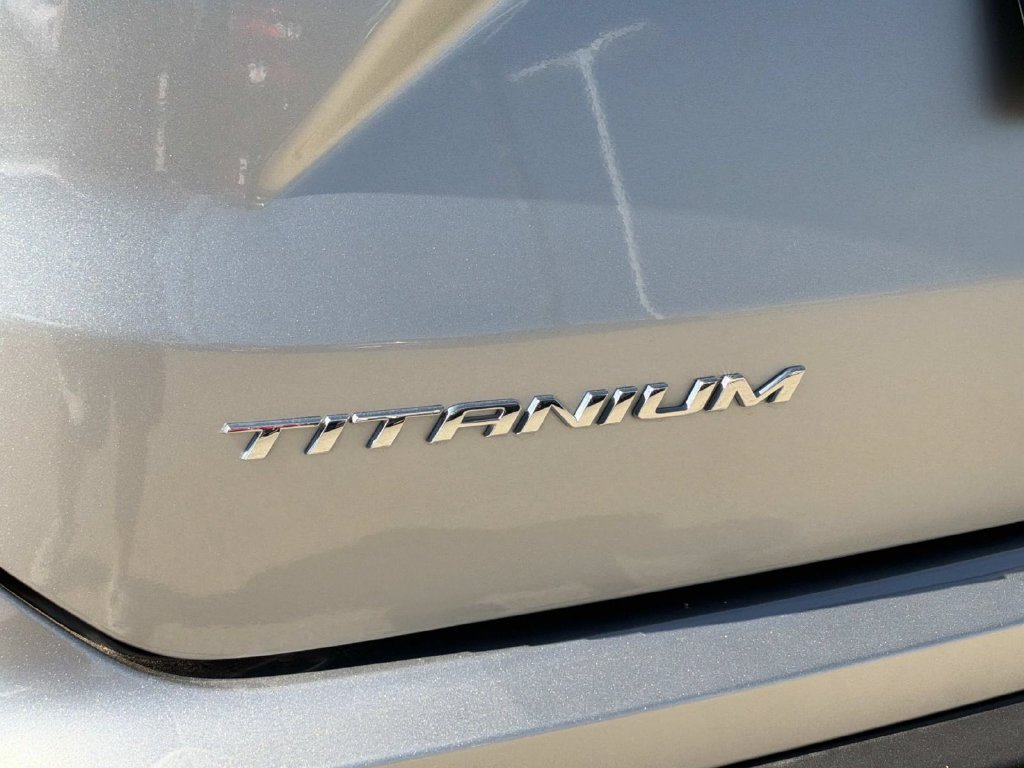 Used 2024 Ford Edge Titanium AWD/4WD image 9