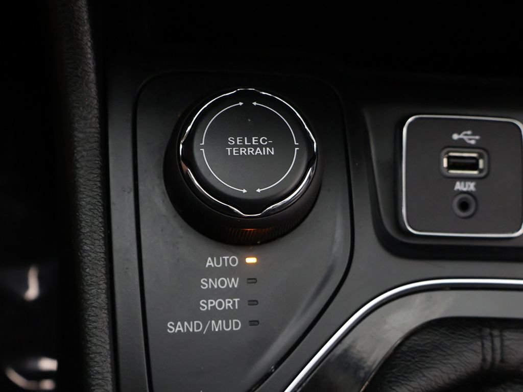 Used 2019 Jeep Cherokee Limited AWD/4WD image 56