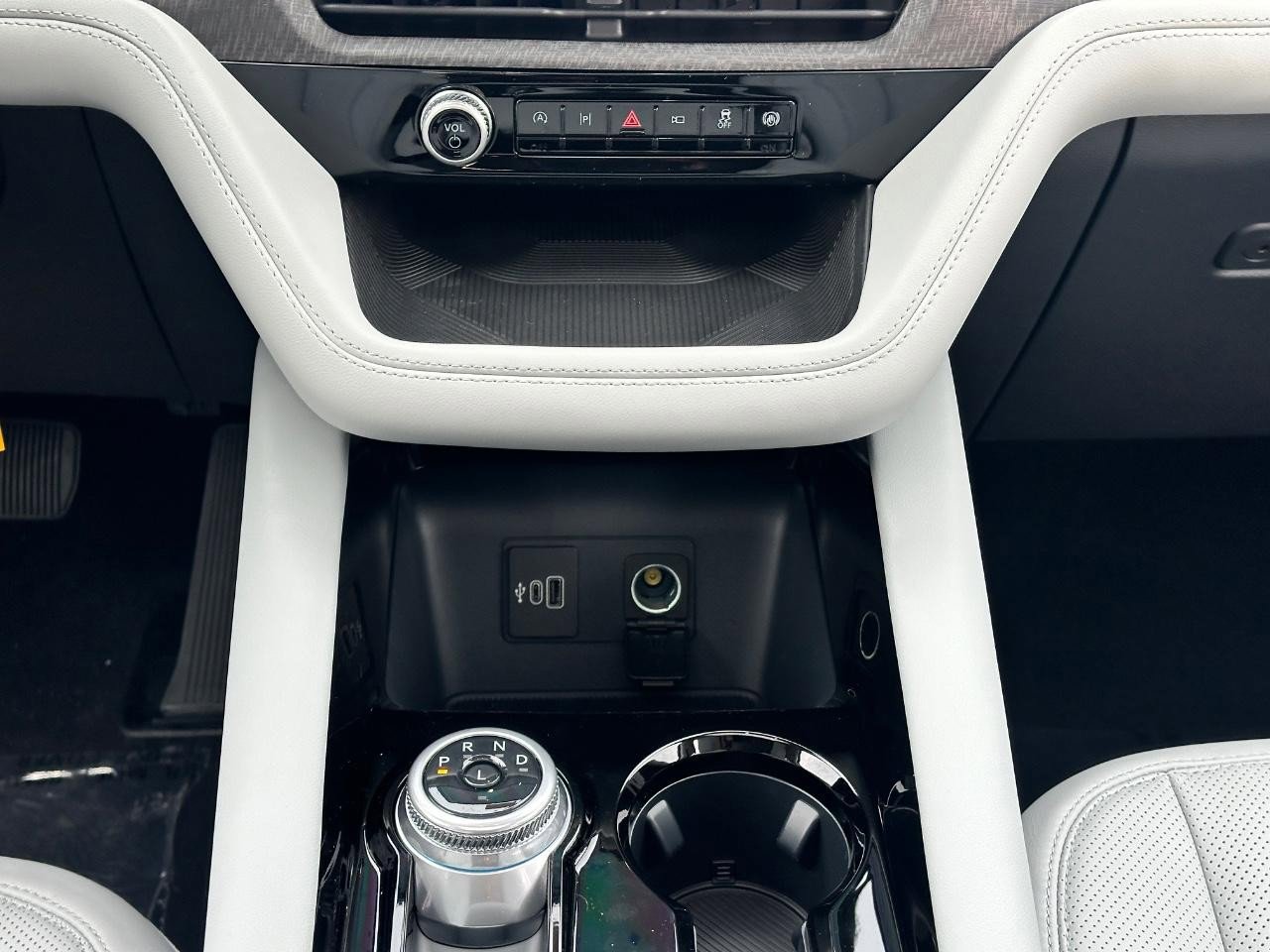 New 2026 Ford Explorer Platinum image 11