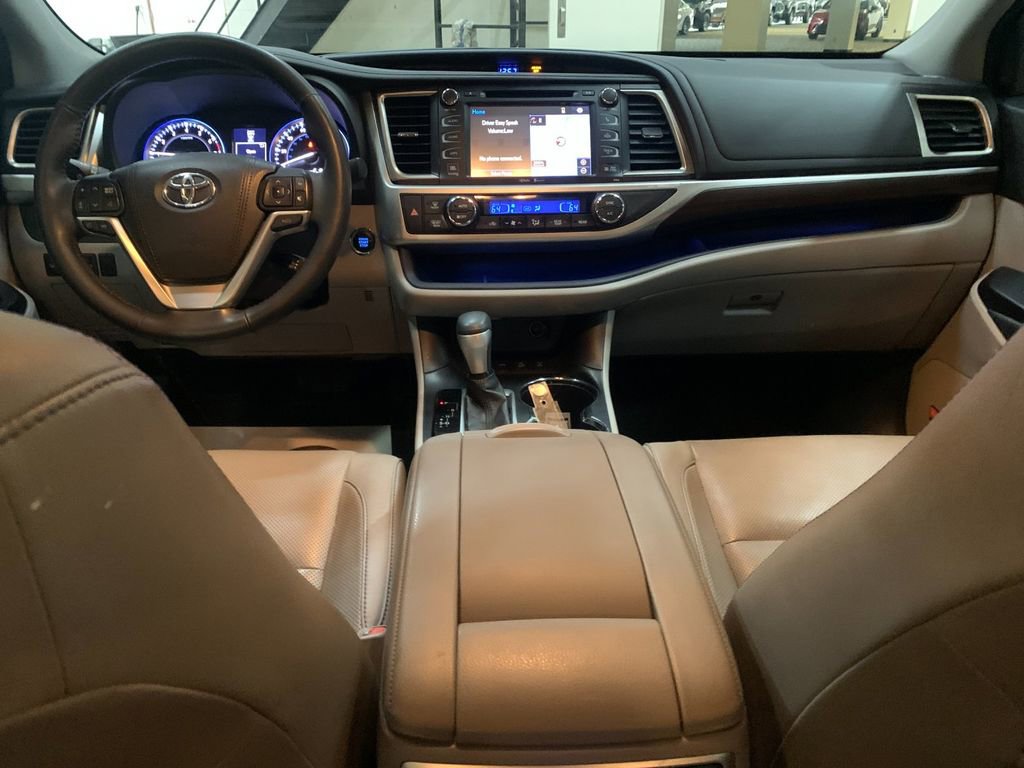 Used 2015 Toyota Highlander Limited Platinum image 16