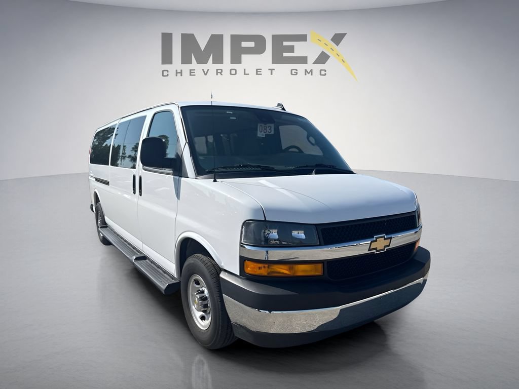 Used 2025 Chevrolet Express 3500 LT w/ LT Preferred Equipment Group RWD image 8