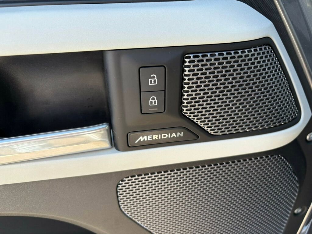 Used 2024 Land Rover Defender 110 S image 17