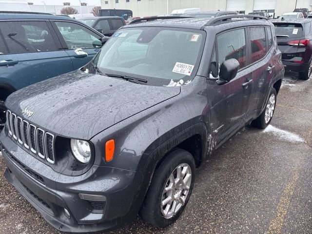 Used 2023 Jeep Renegade Latitude w/ Premium Group image 3