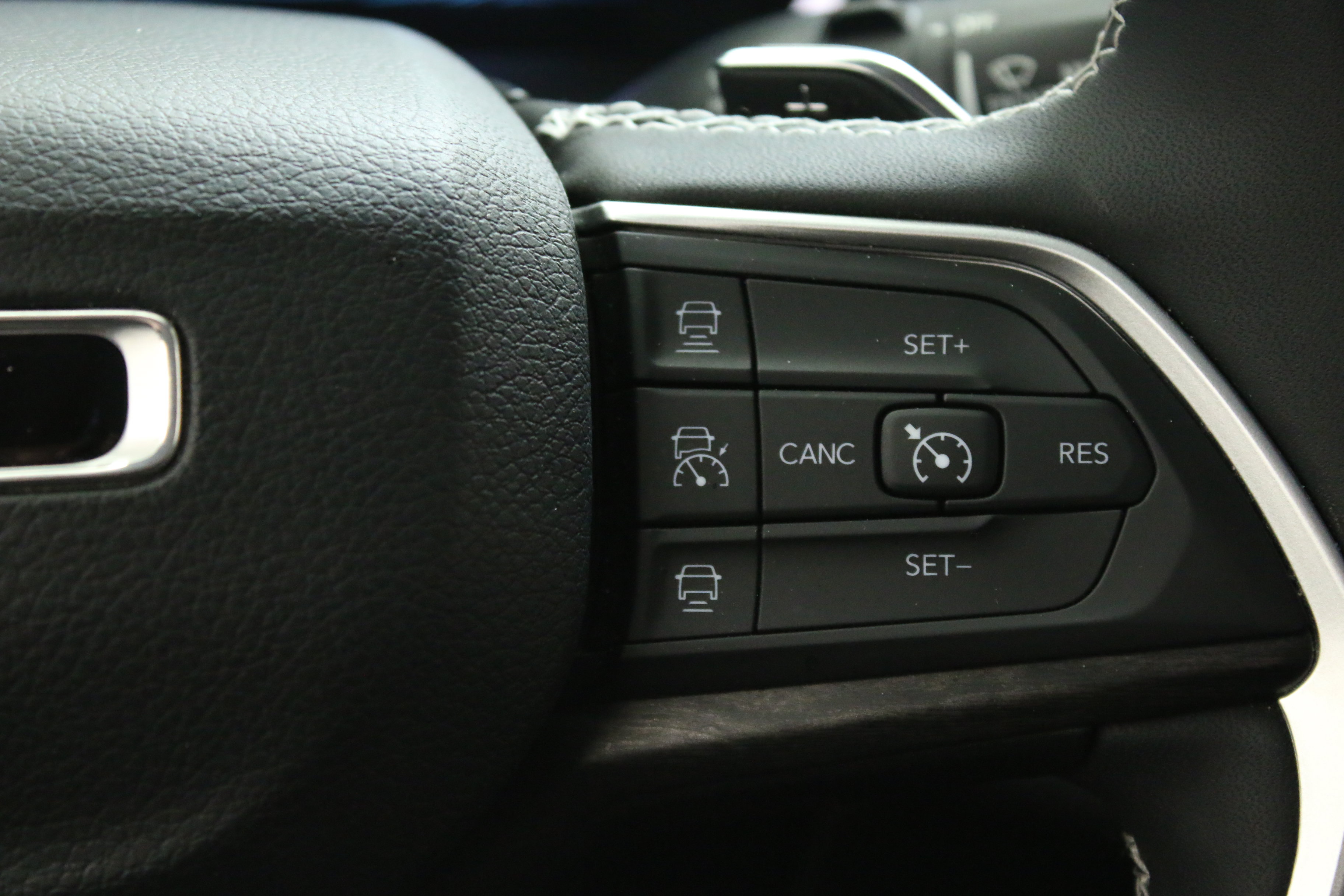 Used 2023 Jeep Grand Cherokee 30th Anniversary AWD/4WD image 19