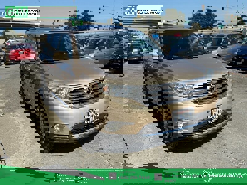 Used 2011 Toyota Highlander SE image 1