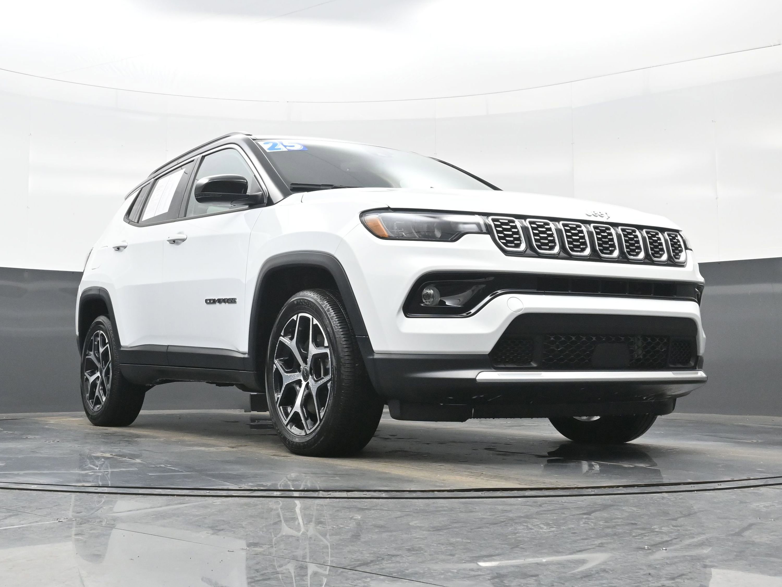 Used 2025 Jeep Compass Limited image 32