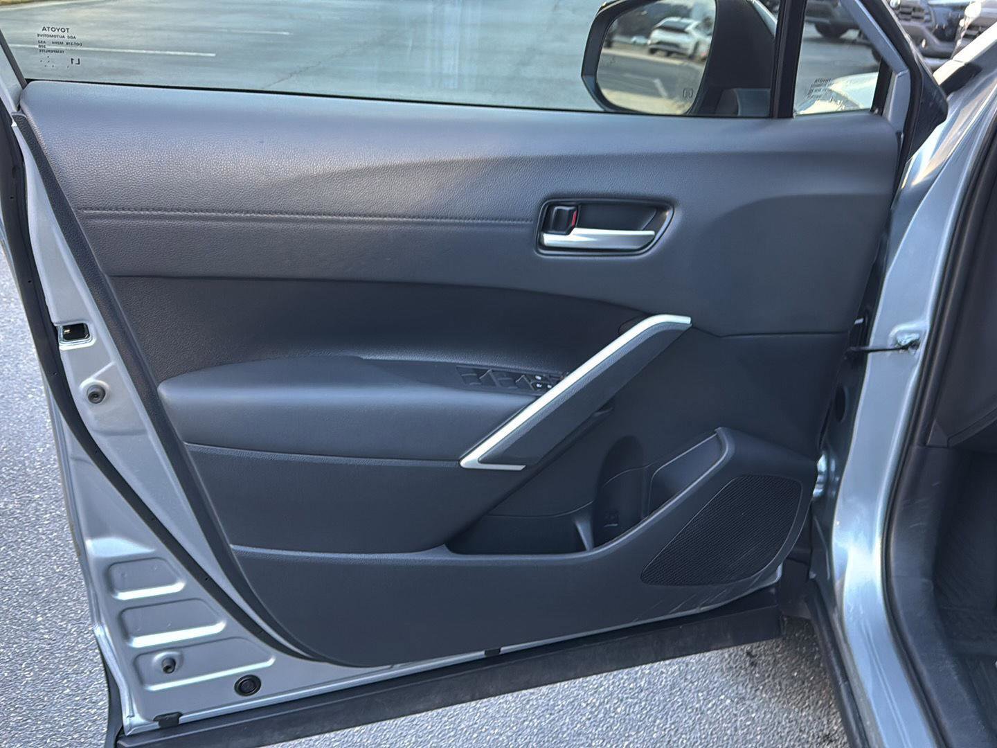 Certified 2025 Toyota Corolla Cross XLE image 14