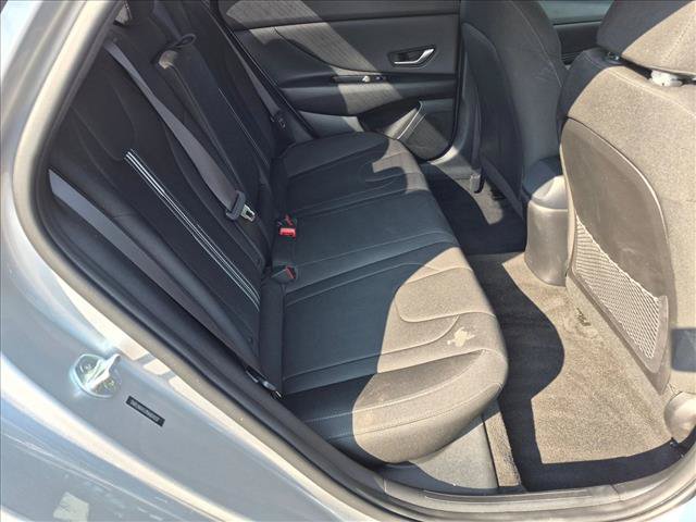 Used 2022 Hyundai Elantra SEL w/ Convenience + Premium Package FWD image 18