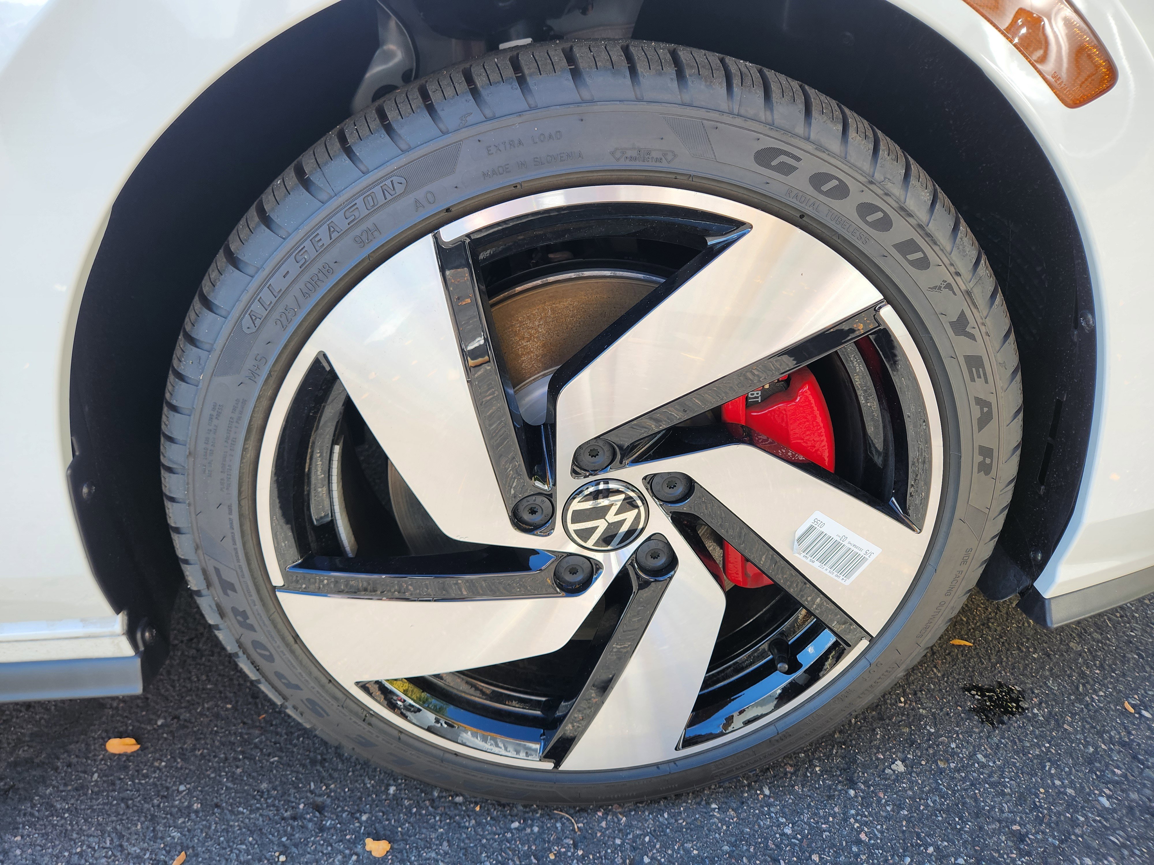 New 2025 Volkswagen Golf S image 28