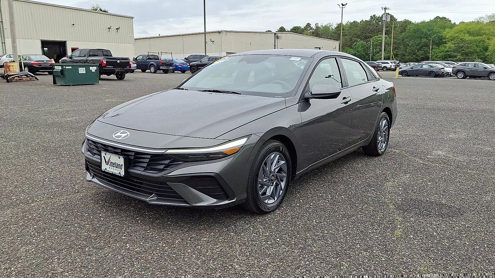 Used 2025 Hyundai Elantra Hybrid FWD image 4