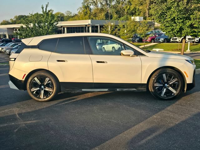 Used 2023 BMW iX xDrive50 w/ Ultimate Package 2 AWD/4WD image 7