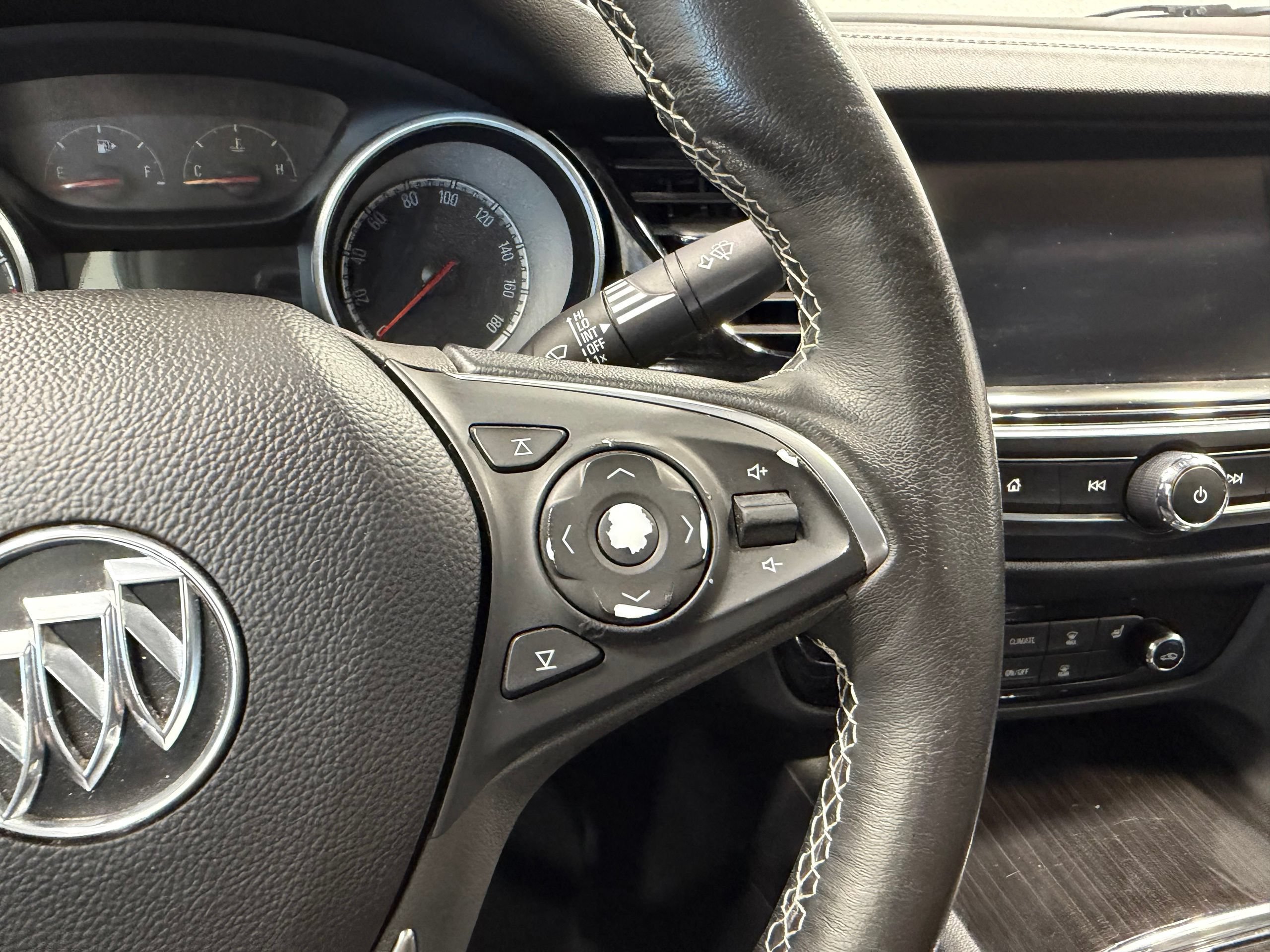 Used 2018 Buick Regal Essence FWD image 36