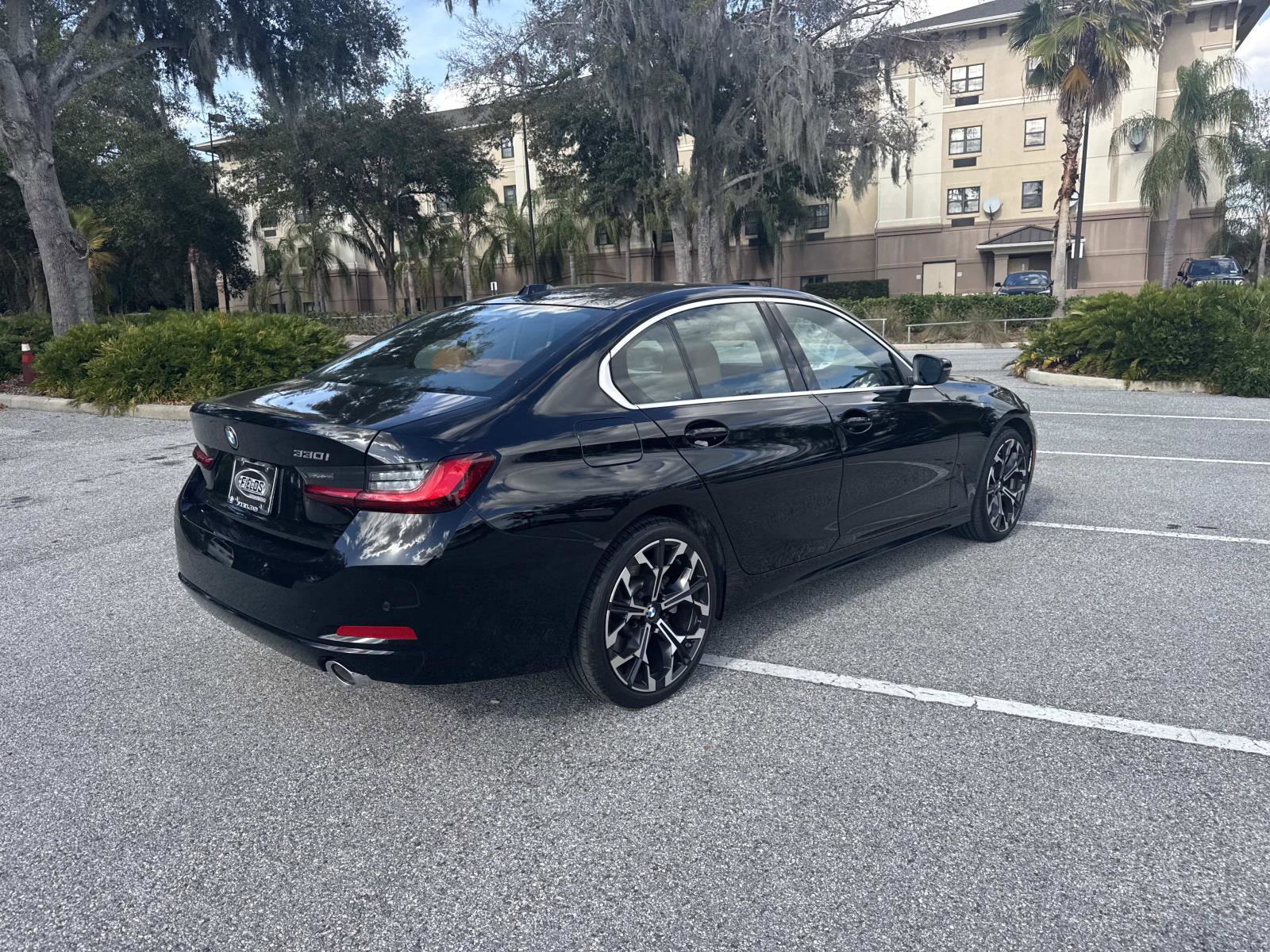 Certified 2025 BMW 330i 330i w/ Convenience Package image 4