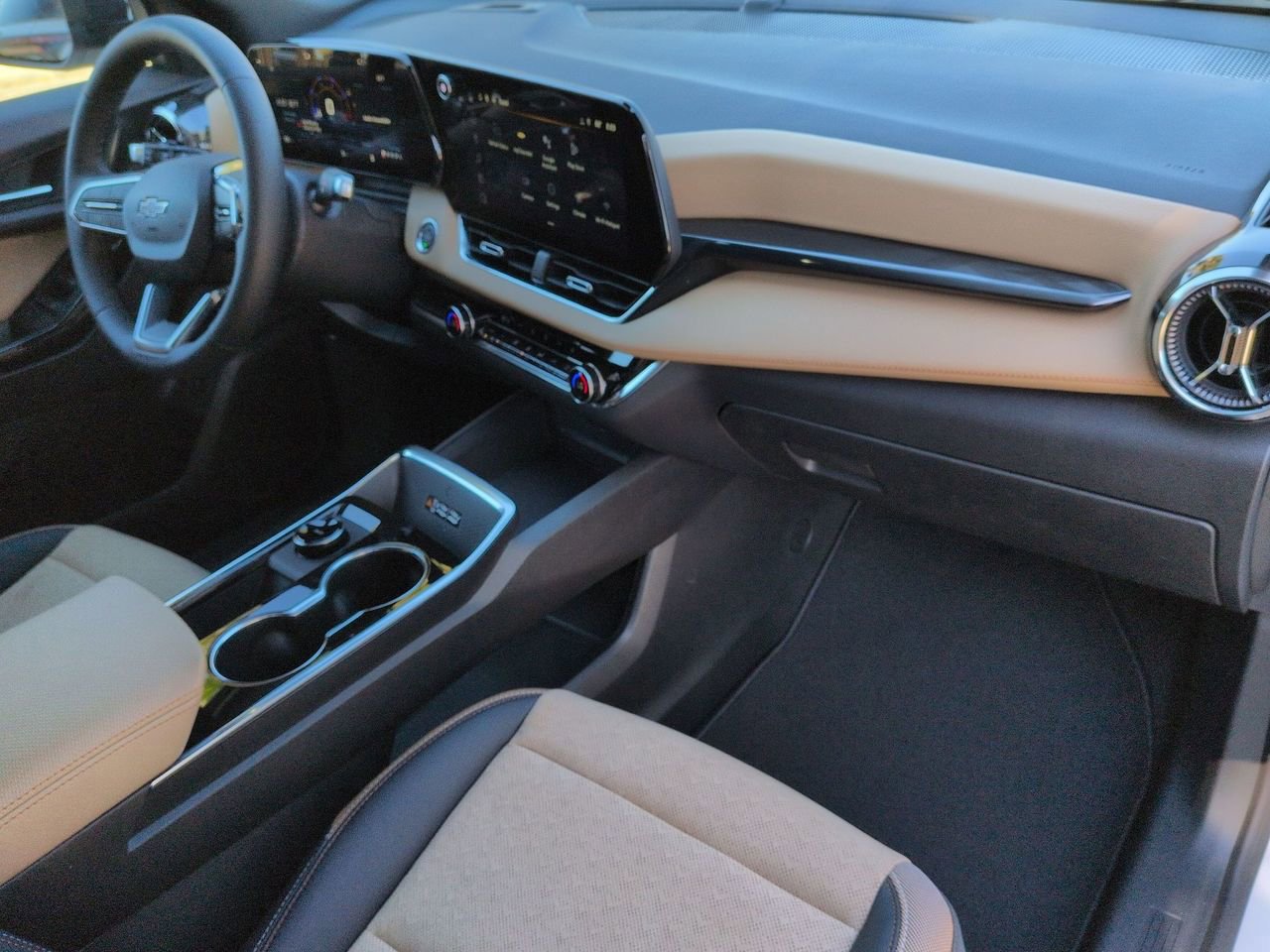 New 2026 Chevrolet Equinox ACTIV w/ Safety and Technology Package image 24