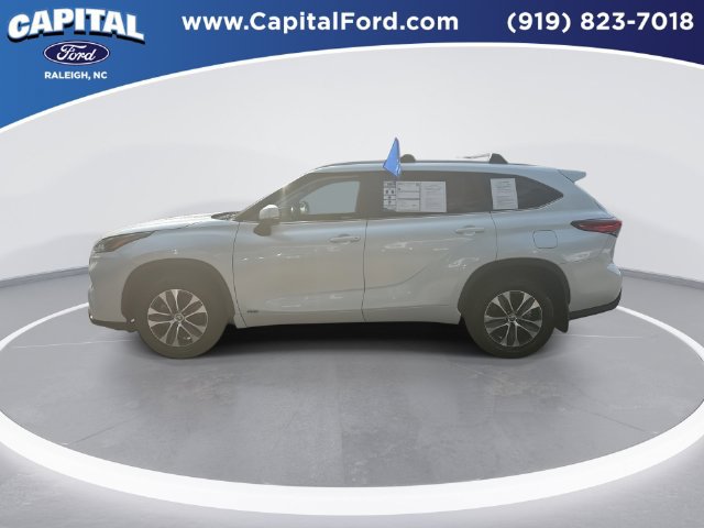 Used 2023 Toyota Highlander XLE AWD/4WD image 5