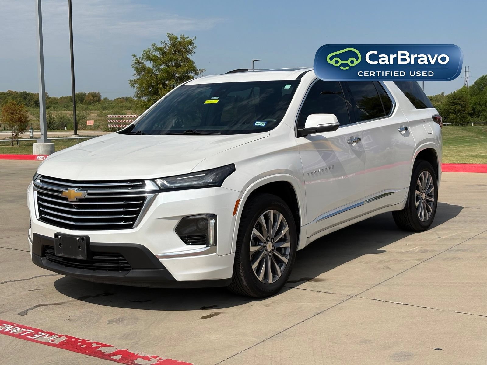 Used 2023 Chevrolet Traverse Premier FWD image 3