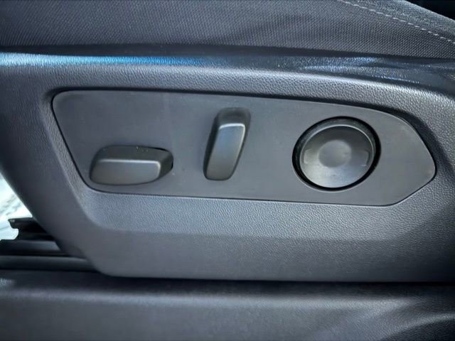 Used 2023 Chevrolet Silverado 1500 Custom image 18