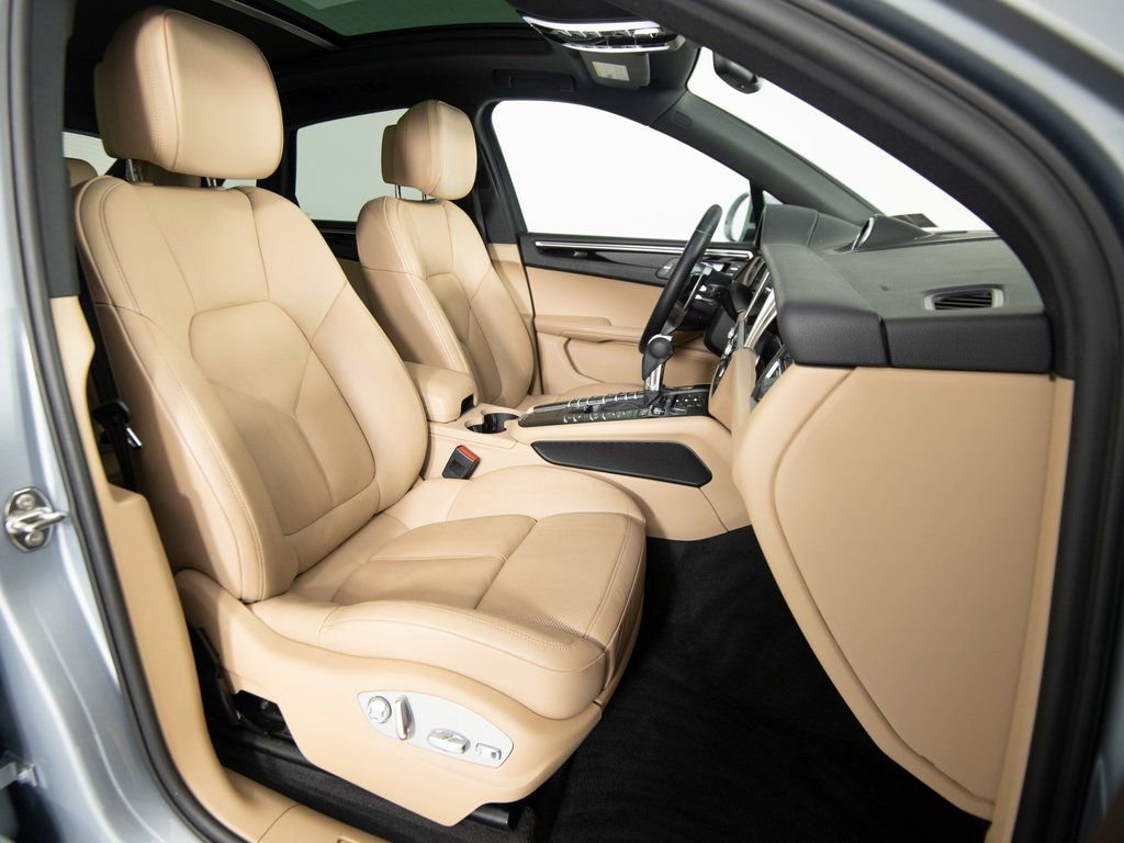 Certified 2021 Porsche Macan AWD/4WD image 34