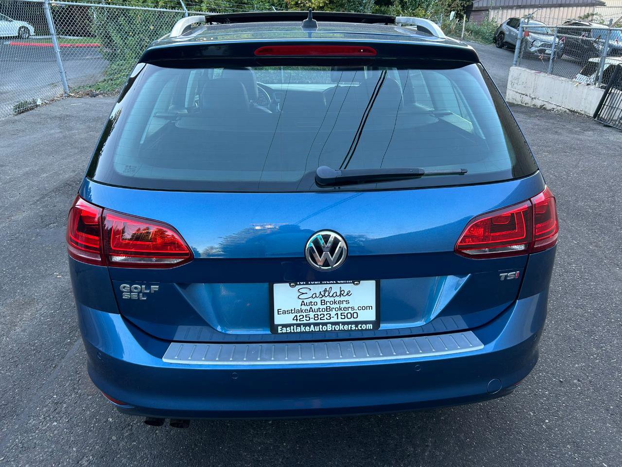 Used 2017 Volkswagen Golf SEL image 6