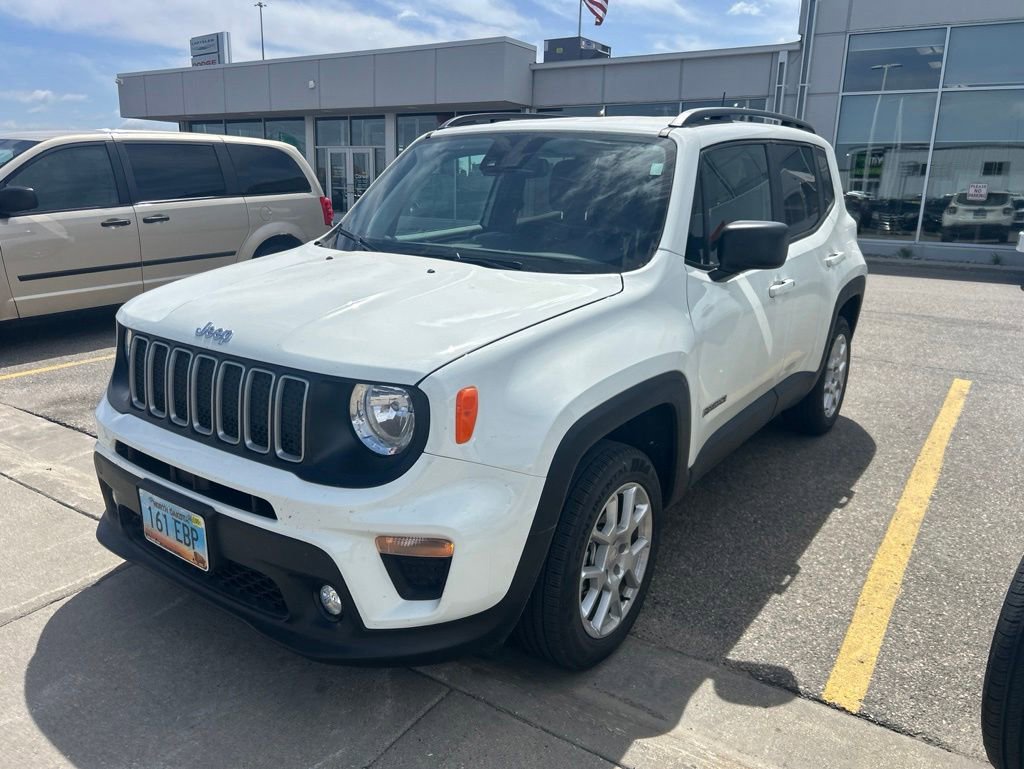 Used 2023 Jeep Renegade Latitude w/ Premium Group AWD/4WD image 3