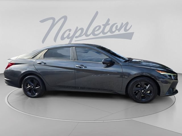 Used 2022 Hyundai Elantra SEL FWD image 3