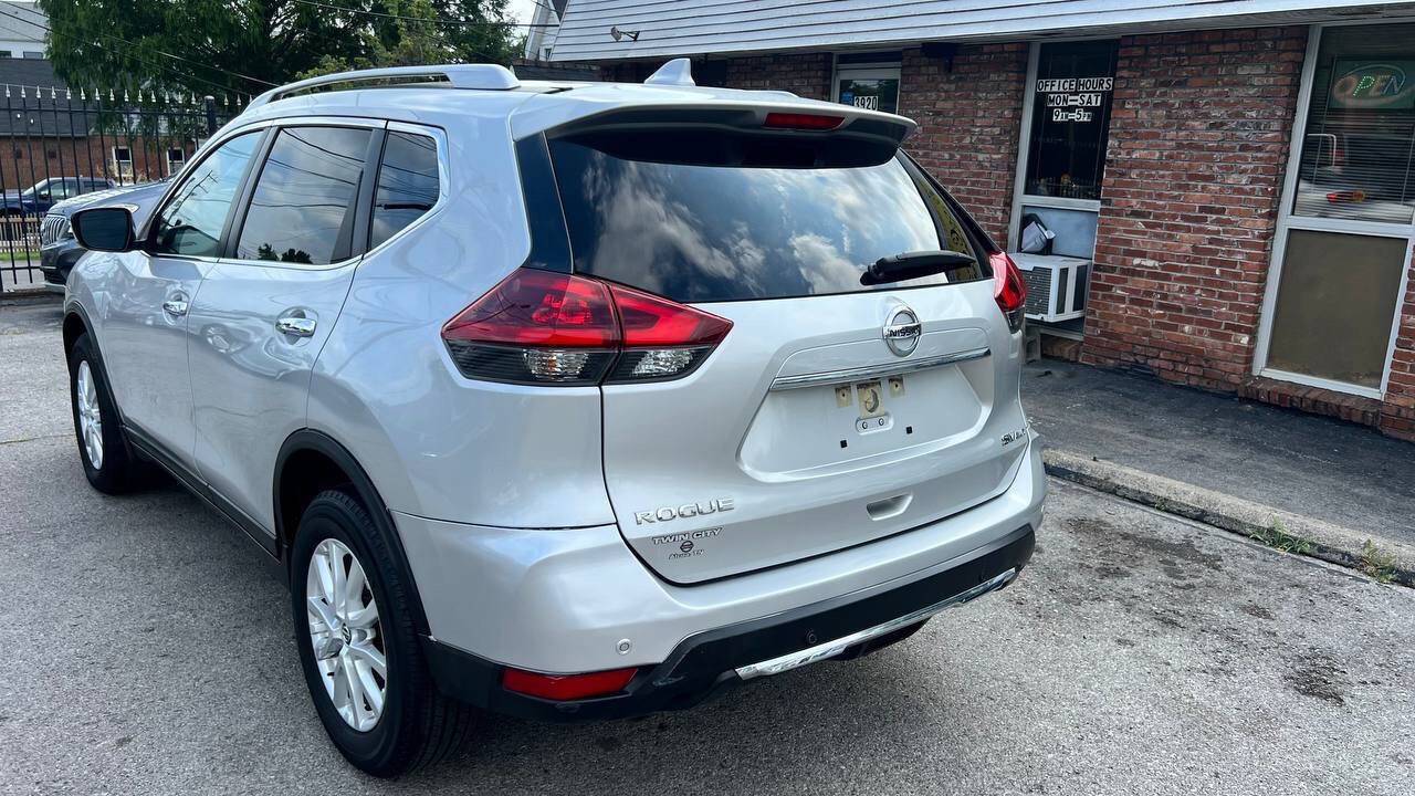 Used 2019 Nissan Rogue SV w/ Sun & Sound Touring Package AWD/4WD image 11