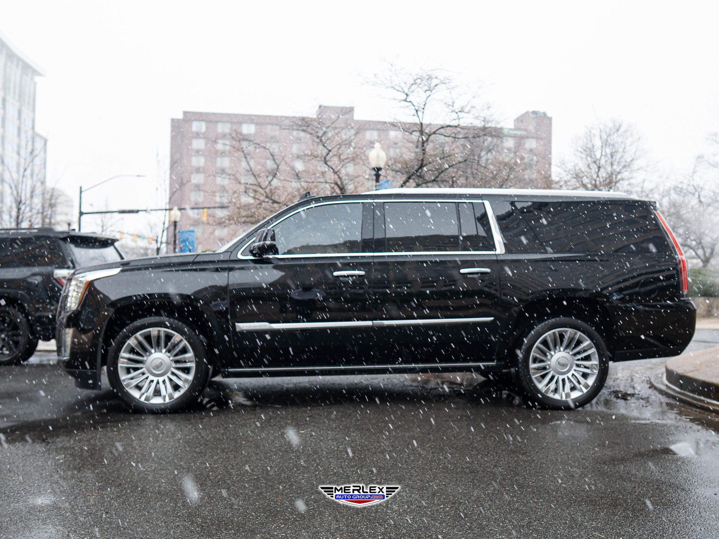 Used 2019 Cadillac Escalade ESV Platinum AWD/4WD image 4