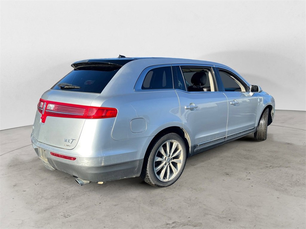 Used 2012 Lincoln MKT AWD image 3