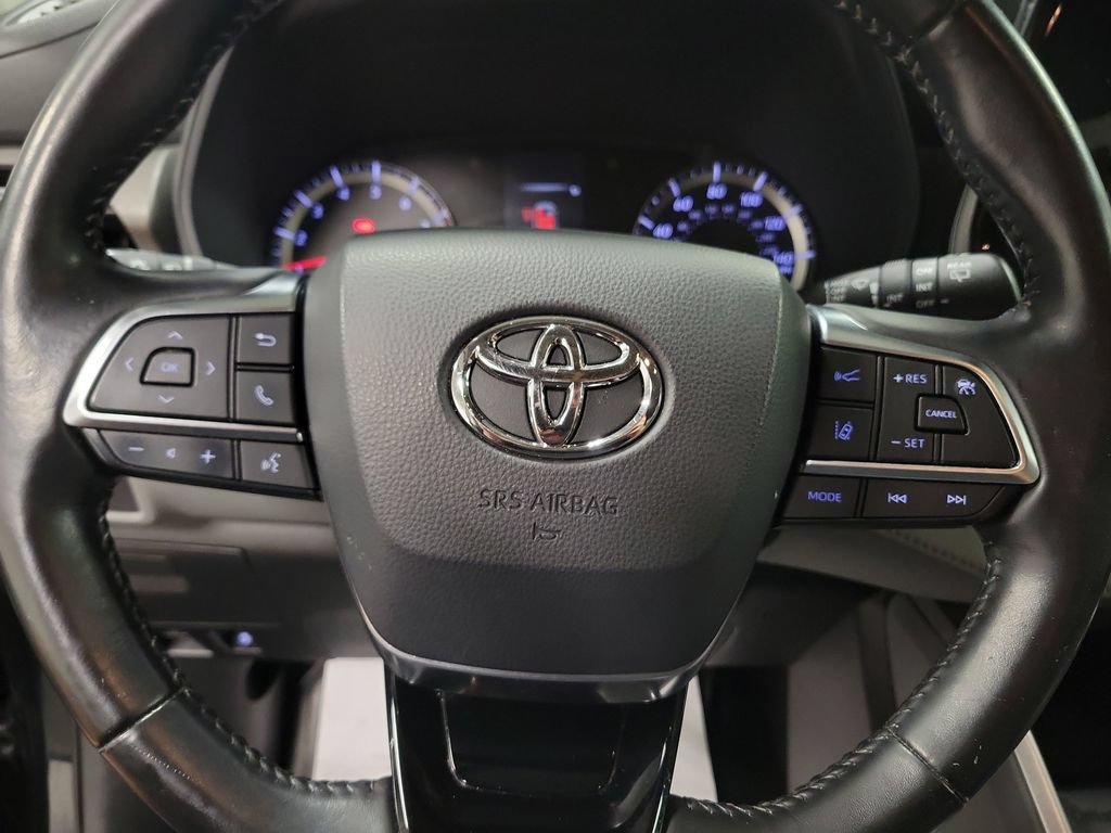 Used 2020 Toyota Highlander LE AWD/4WD image 17