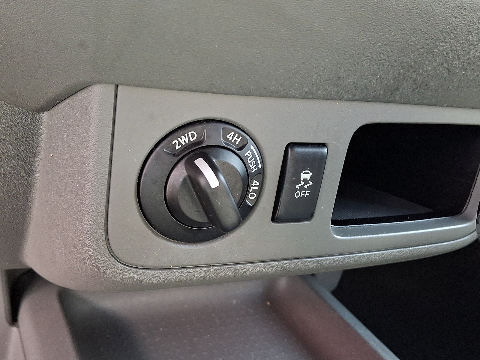 Used 2018 Nissan Frontier SV AWD/4WD image 23
