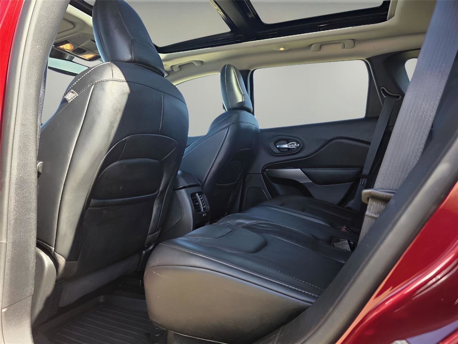 Used 2021 Jeep Cherokee Latitude Lux w/ Sun & Sound Group image 5