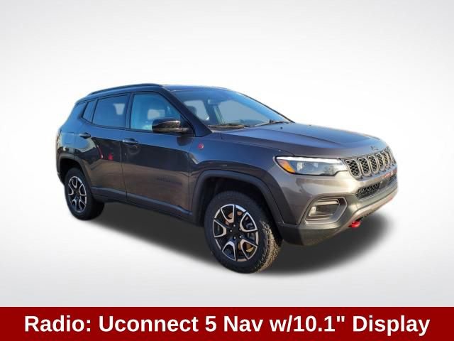Used 2024 Jeep Compass Trailhawk w/ Trailhawk Elite Group image 10