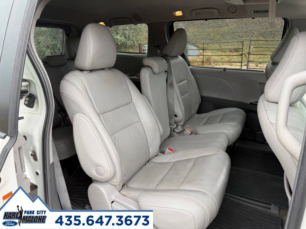 Used 2015 Toyota Sienna XLE Premium FWD image 35